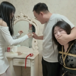 《尤物收藏夹·玩KB游戏被妈妈发现了怎么办？》【母慈女孝】【捂嘴闷绝】【丝足TK】【丰臀鞭打】