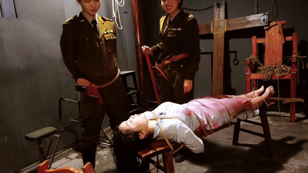 定拍转公映《喋血交通站》上集 女交通员在获取情报时被军统女特务抓获在刑房遭遇非人的酷刑折磨依旧坚贞不屈 定拍转公映《喋血交通站》上集 女交通员在获取情报时被军统女特务抓获在刑房遭遇非人的酷刑折磨依旧坚贞不屈