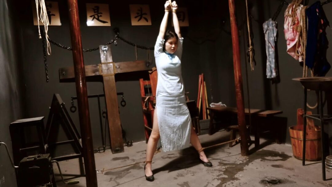 定拍转公映《喋血交通站》上集 女交通员在获取情报时被军统女特务抓获在刑房遭遇非人的酷刑折磨依旧坚贞不屈 定拍转公映《喋血交通站》上集 女交通员在获取情报时被军统女特务抓获在刑房遭遇非人的酷刑折磨依旧坚贞不屈