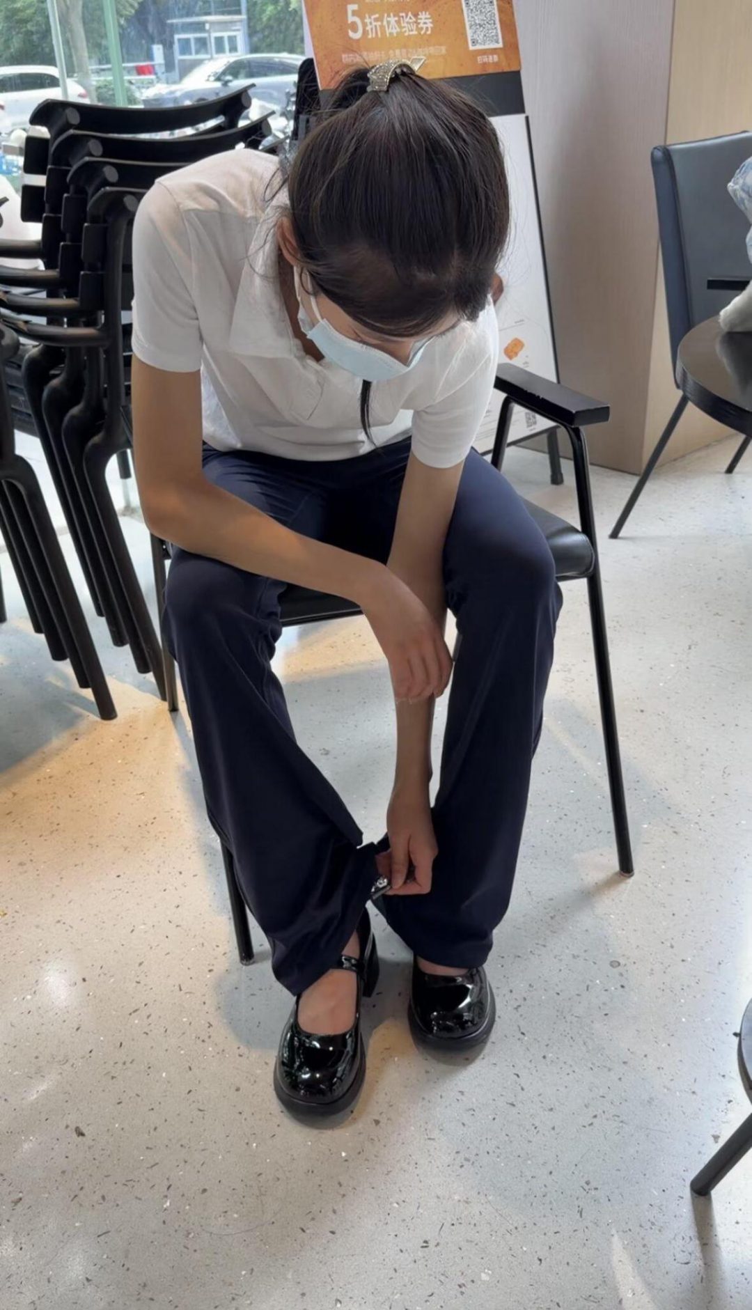 18岁女高的脚铐周末日记-裤脚下的秘密-5