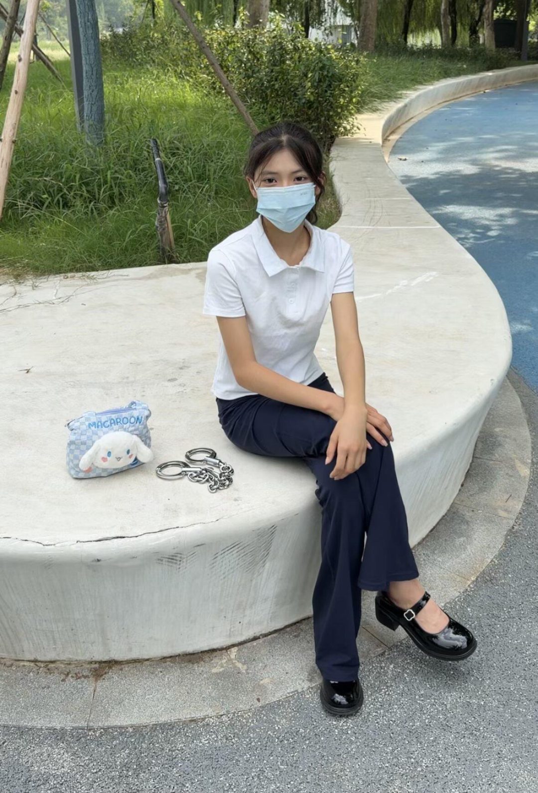 18岁女高的脚铐周末日记-裤脚下的秘密-2