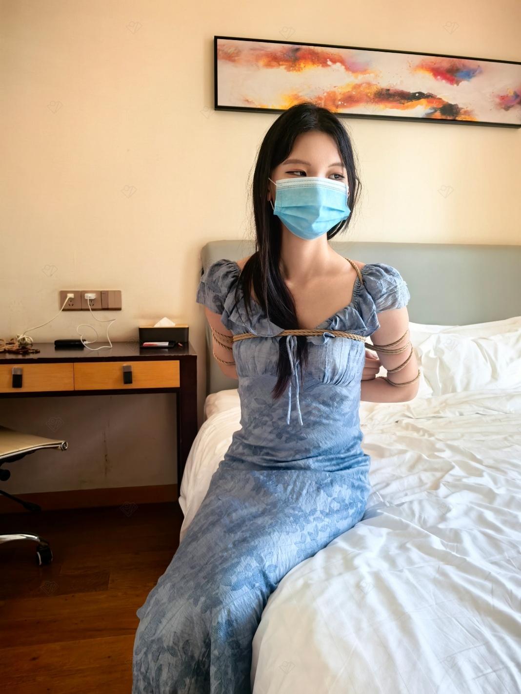 新模女大学生菲菲体验绳缚