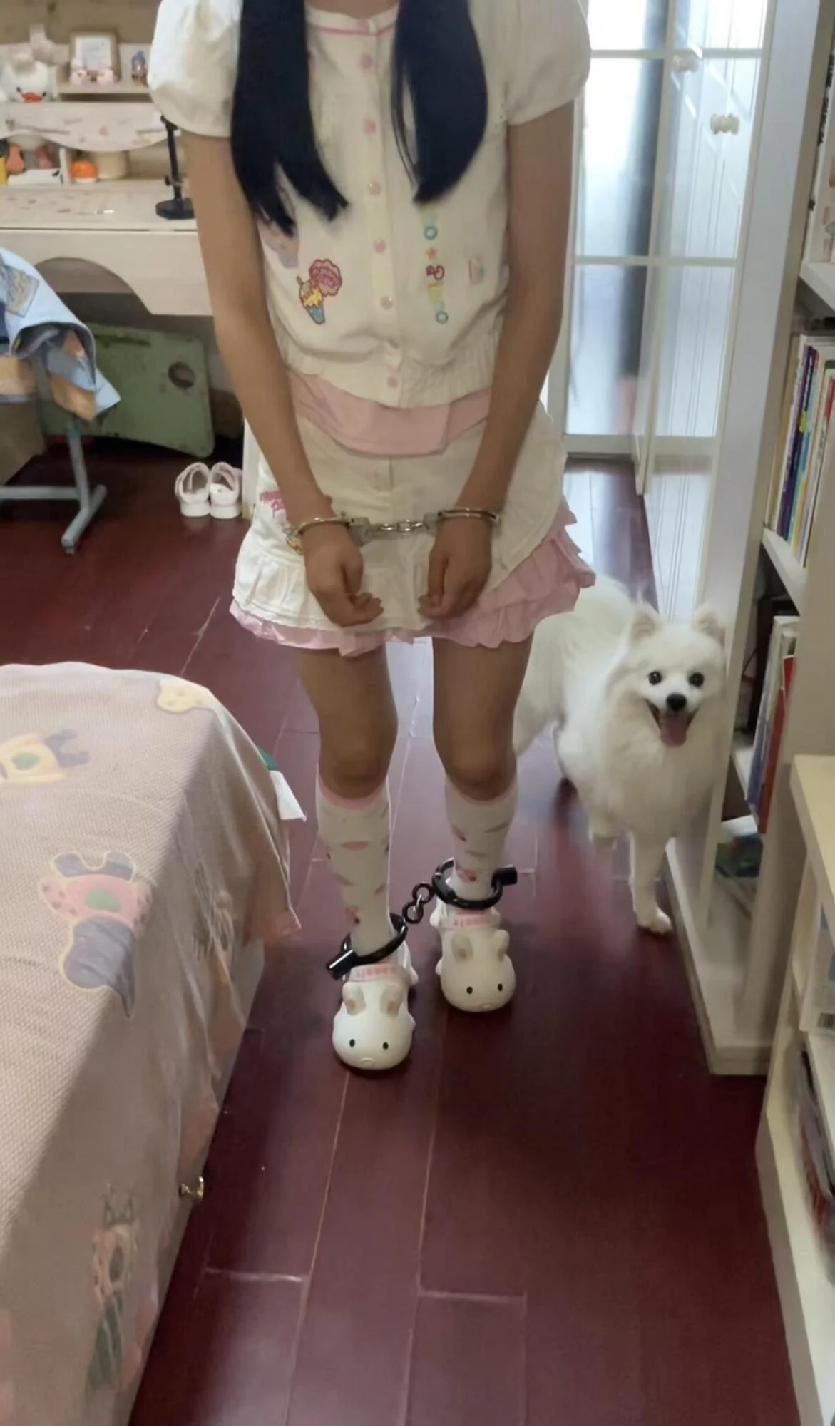 女儿服妹子的脚镣vlog-戴镣外出遛狗-6