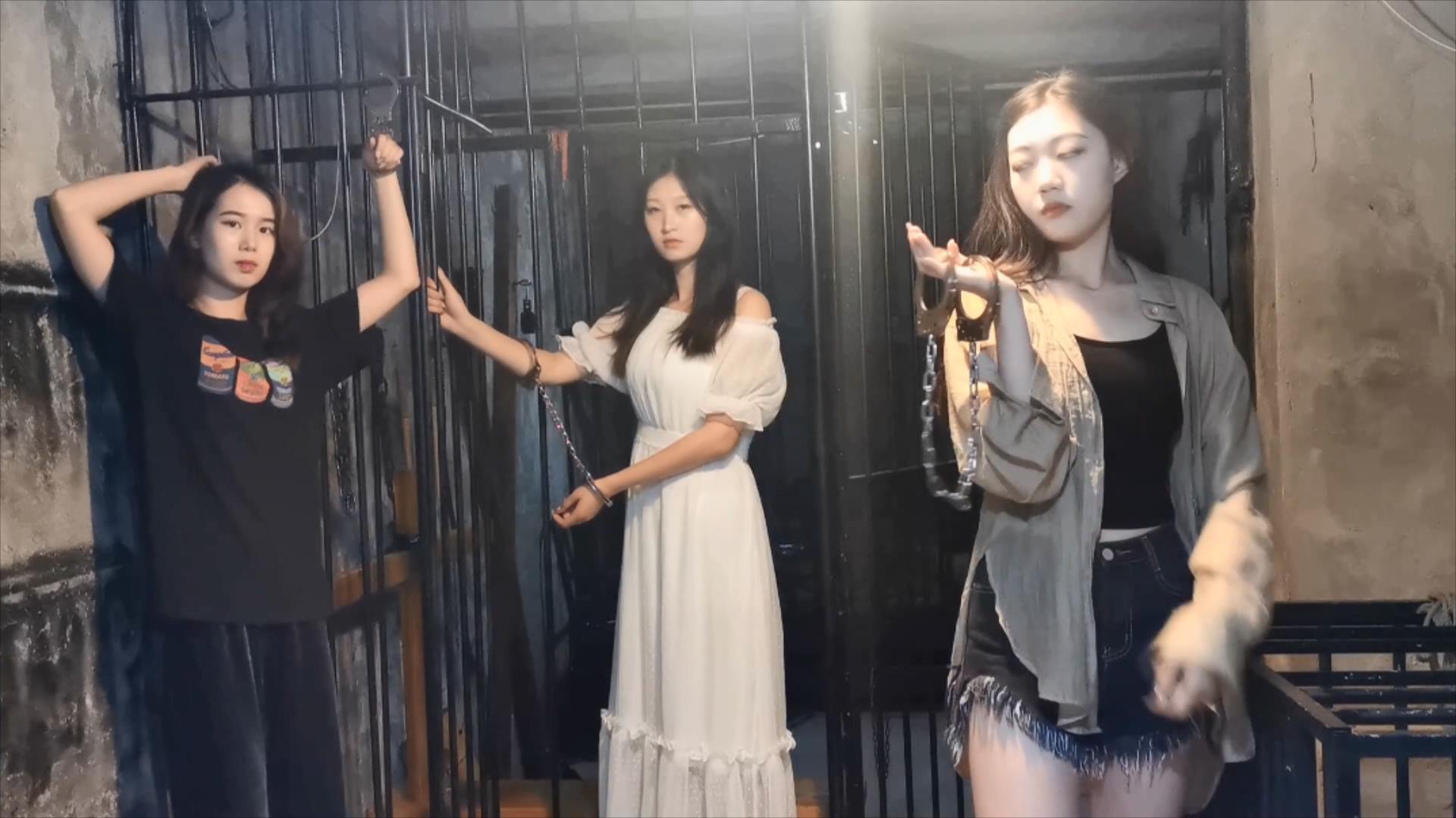 三个姑娘一台戏-3