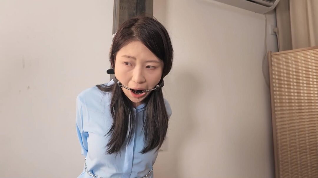 【花花】ol职业装半吊缚，蓝色衬衣铁链捆绑-1
