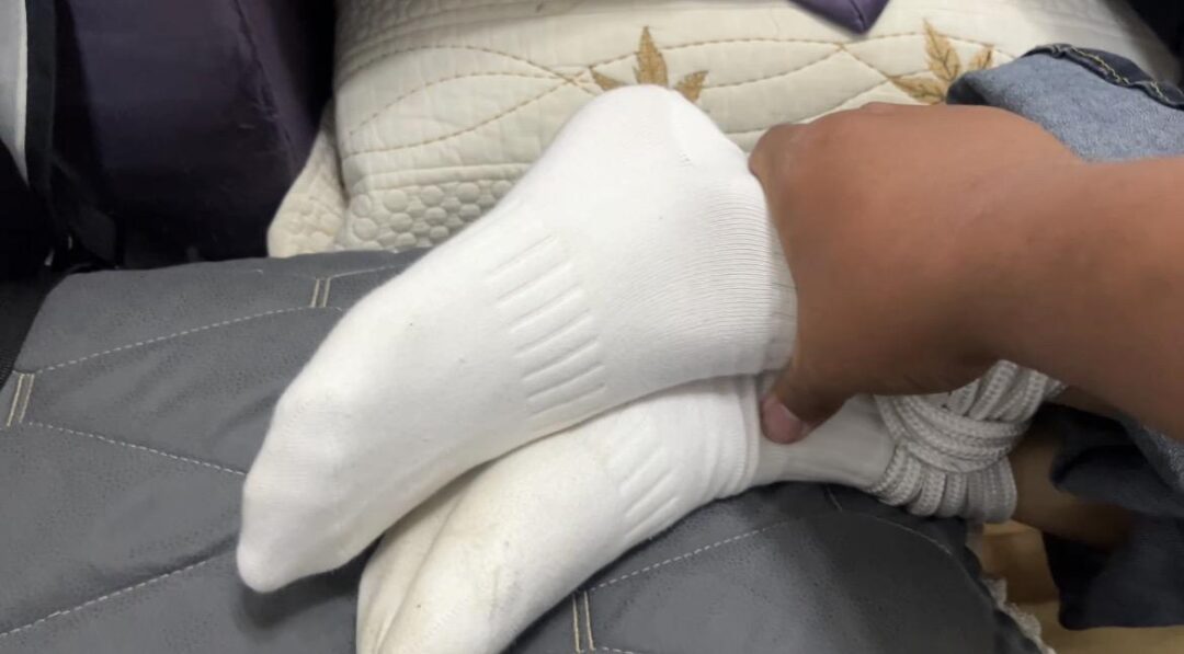 模特阿遇，在家中遇袭被绑，崩溃痛哭-5