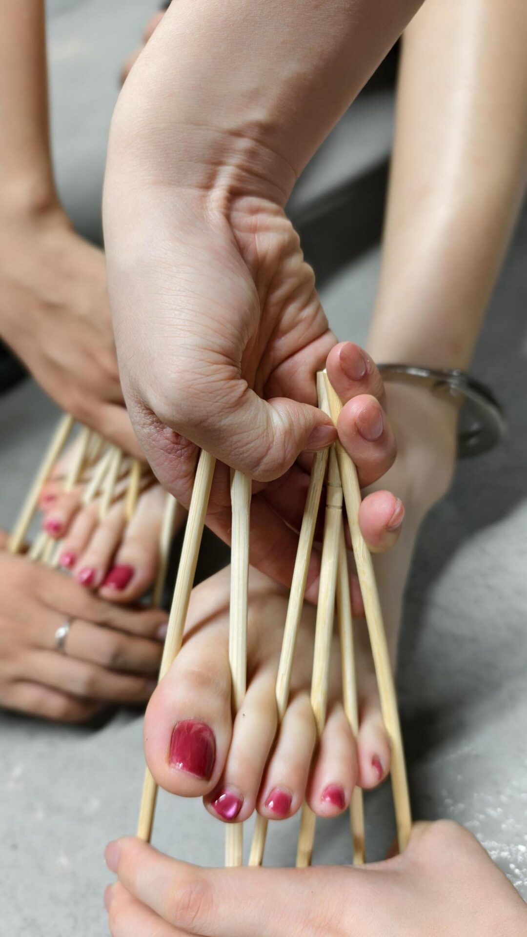 【编号她工作室】虚假冤案 大家好，本剧是由四位美女模特伊伊主演嫂子，初一主演妹妹，林嘉主演队长，念一，为大家拍摄的一部作品-10