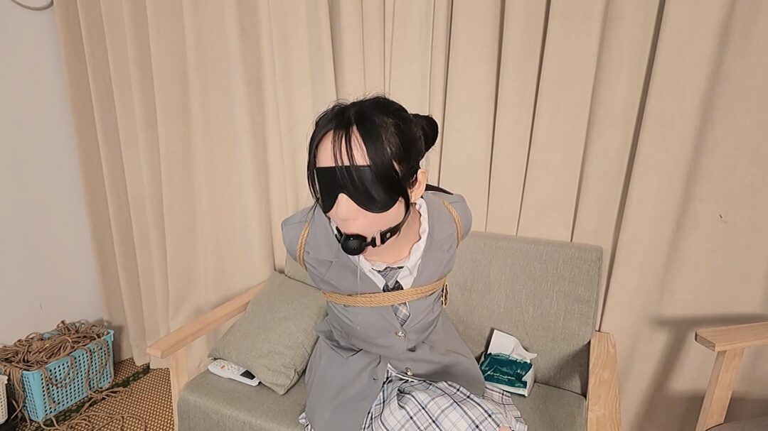 【嗷嗷】黑色口塞堵嘴，无助挣扎