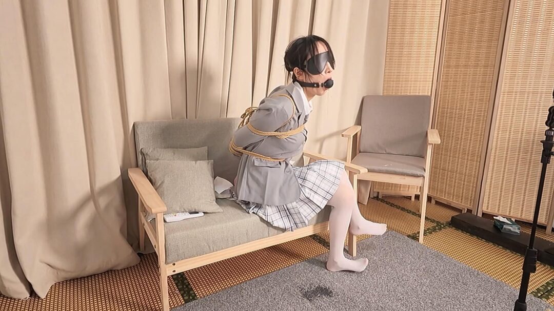 【嗷嗷】黑色口塞堵嘴，无助挣扎