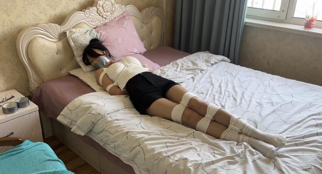 模特阿遇2，临近出门被绑架挟持，崩溃挣扎痛哭