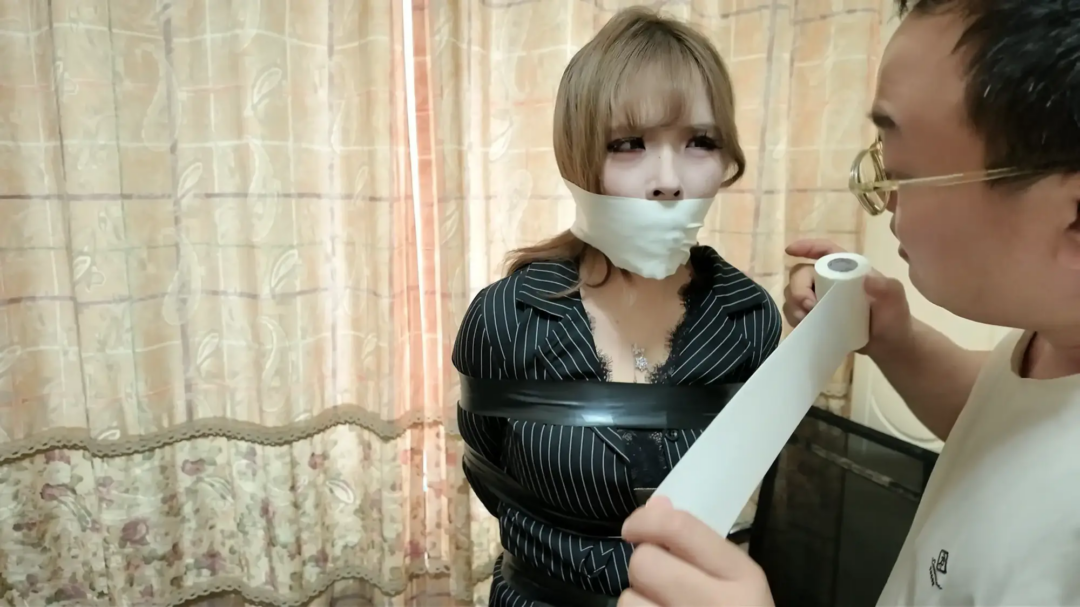 《尤物收藏夹·曼妮·不着调的安全演习》【舍宾黑丝】【职场丽人】【胶带紧缚】【sp惩罚】-4