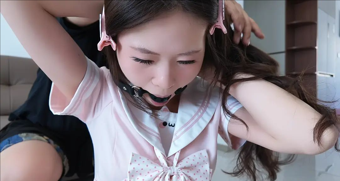 【布狗工作室】定拍转公映 jk厚白丝自缚 丝袜勒腿 湿身