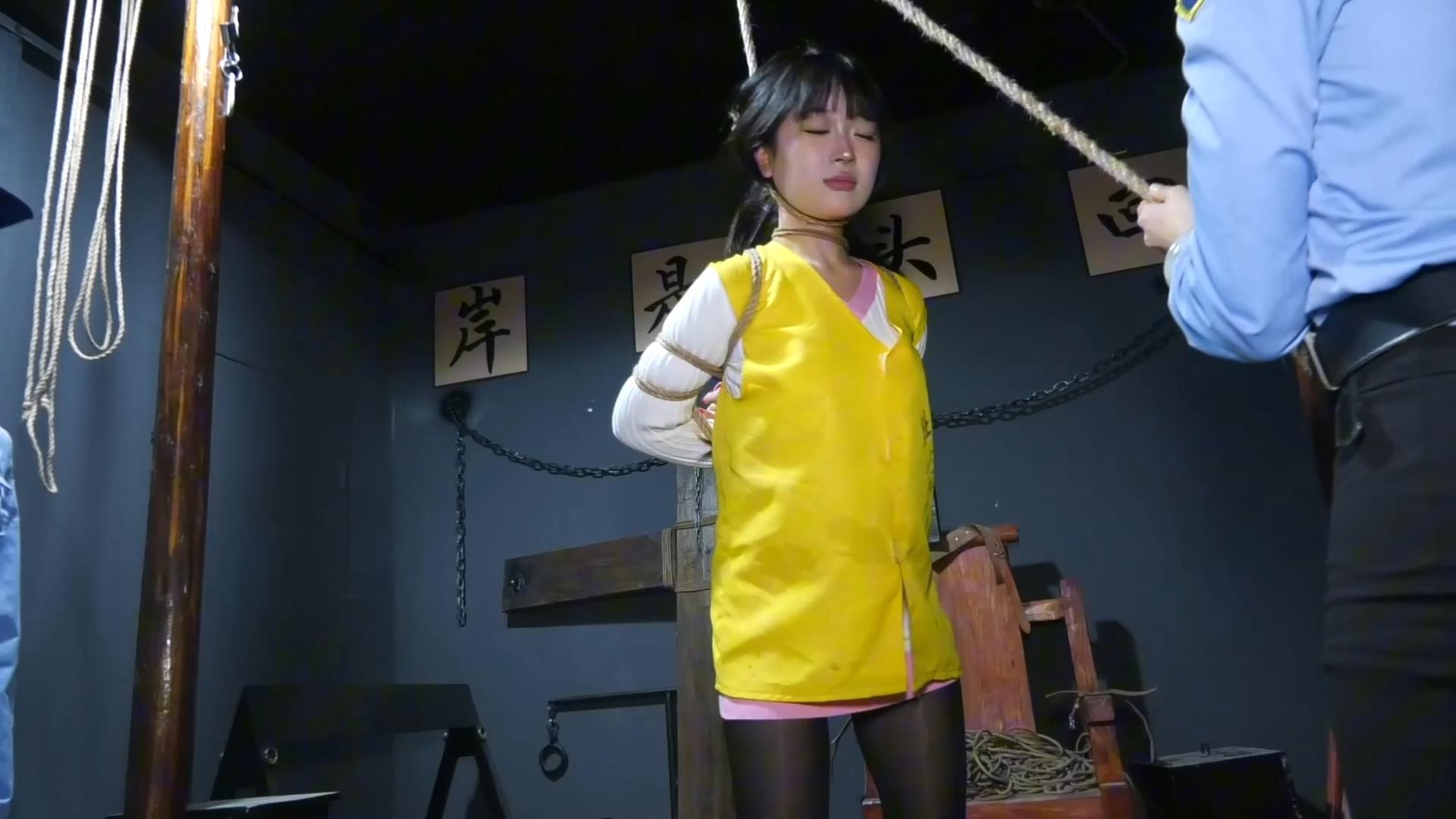 《尽头》完整版 周佳欣因贩卖被捕后抗拒交代问题被吊缚惩罚后认罪伏法被判死刑砸死镣最后绞刑走向末路-2