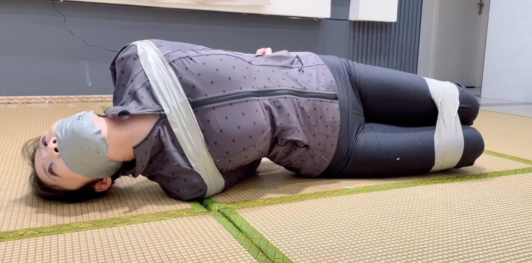【缚艺录】【小樱】白袜驷马胶带捆绑+严实的封嘴-6