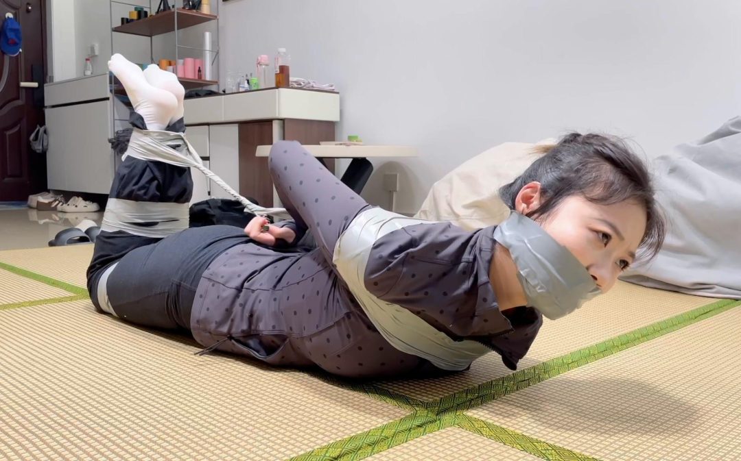 【缚艺录】【小樱】白袜驷马胶带捆绑+严实的封嘴-5