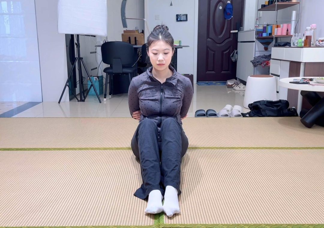 【缚艺录】【小樱】白袜驷马胶带捆绑+严实的封嘴-1
