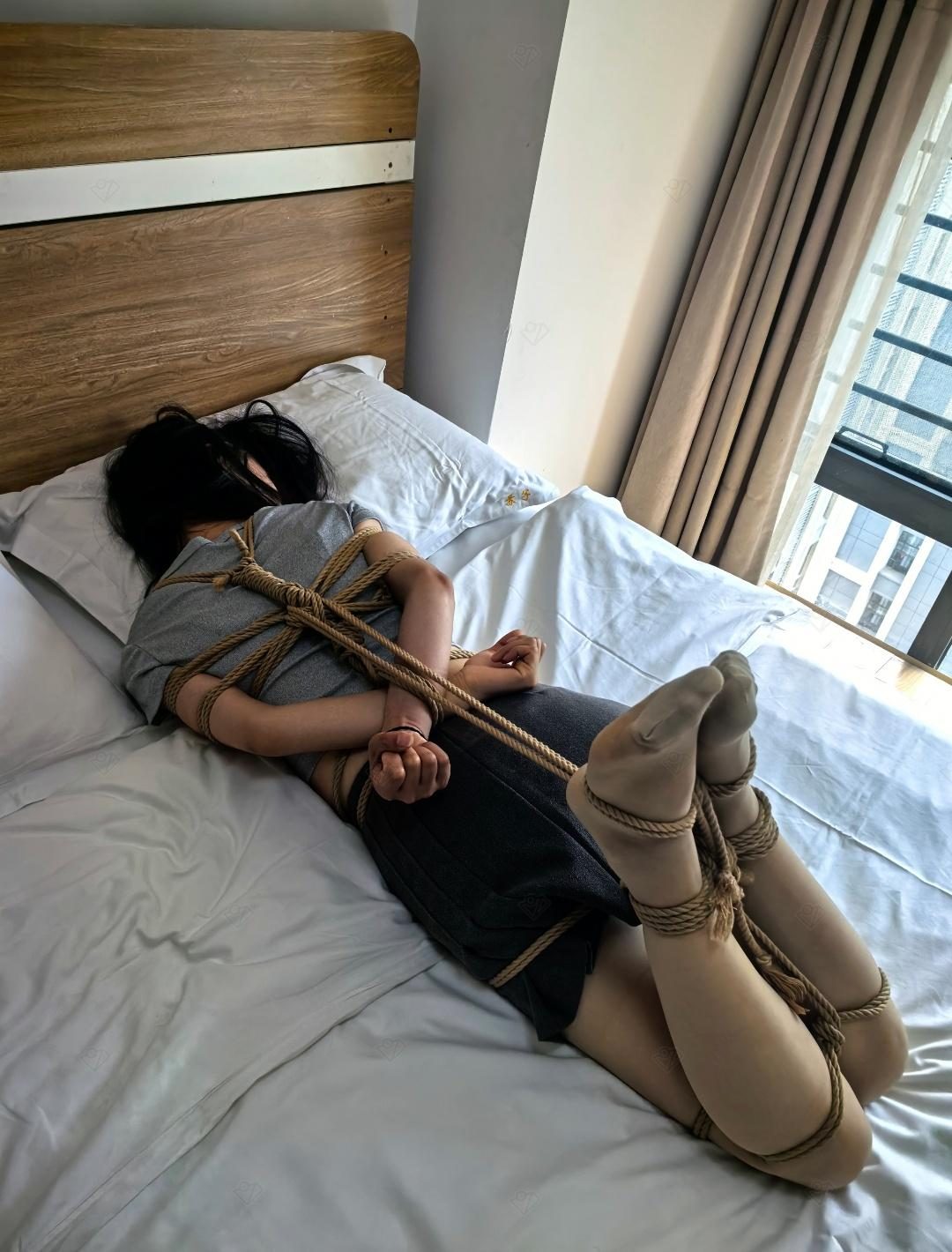 女大学生首次体验绳缚-3