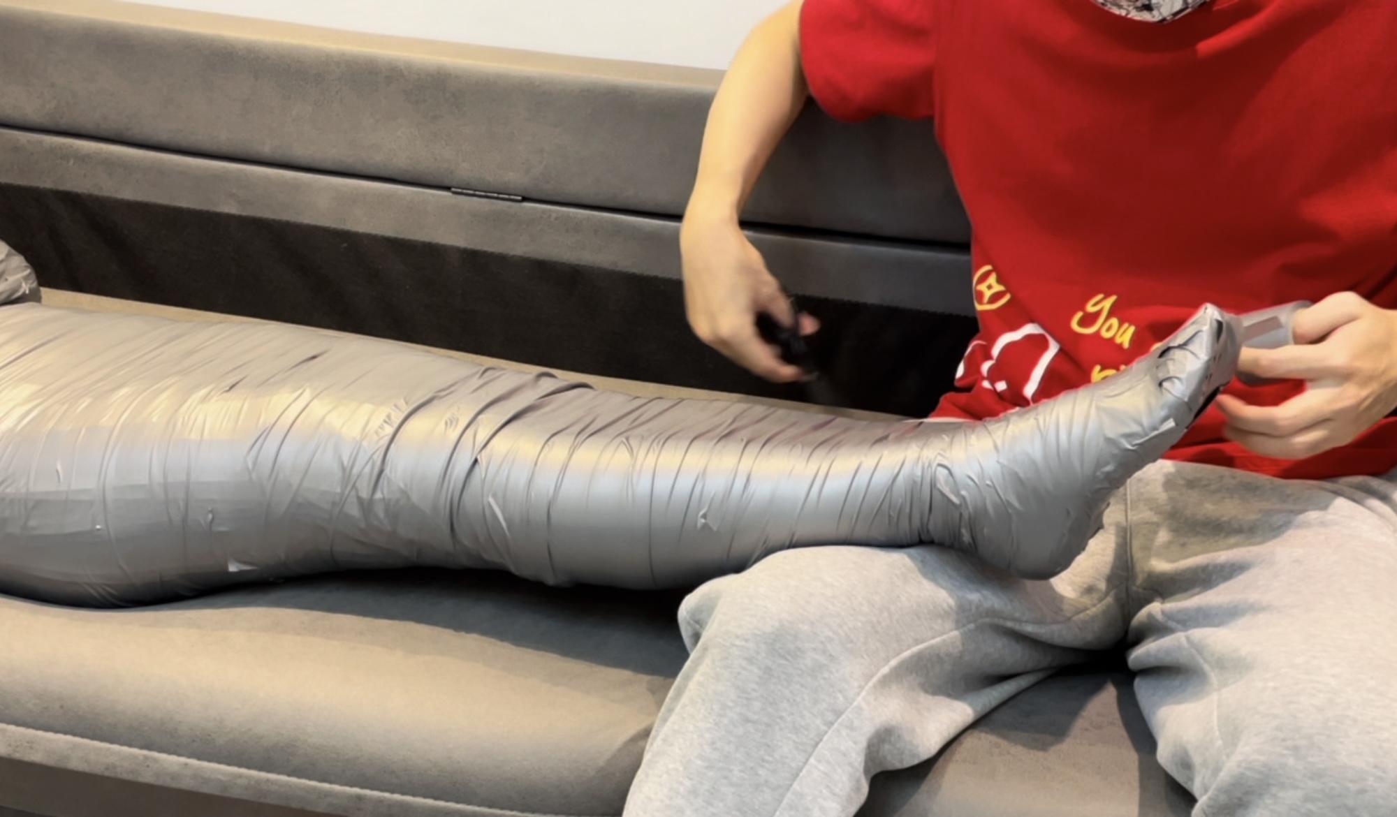 【小晗】银色的胶带木乃伊，小唅的挣扎声，还是比较酥麻的-1