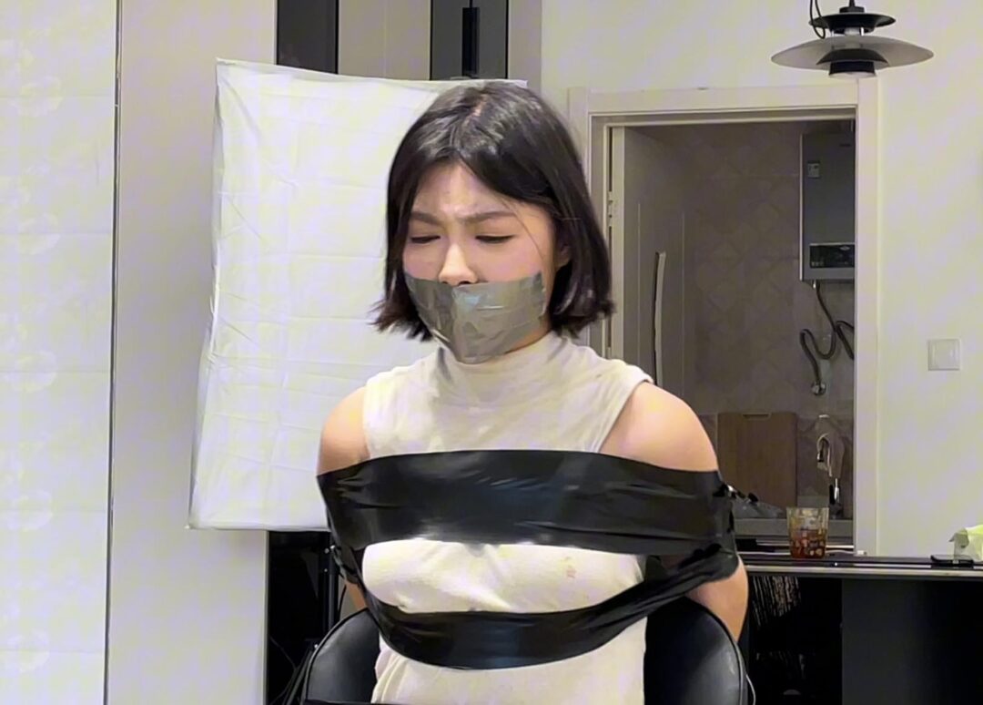 【缚艺录】【小晗】银色双重胶带封嘴-3
