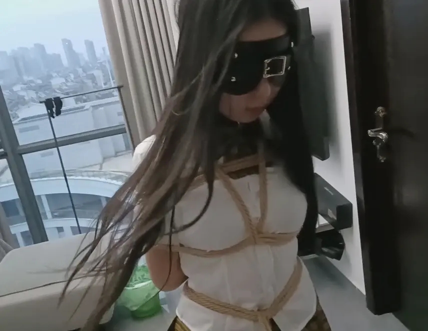 无意间发现校花小妖的秘密-1