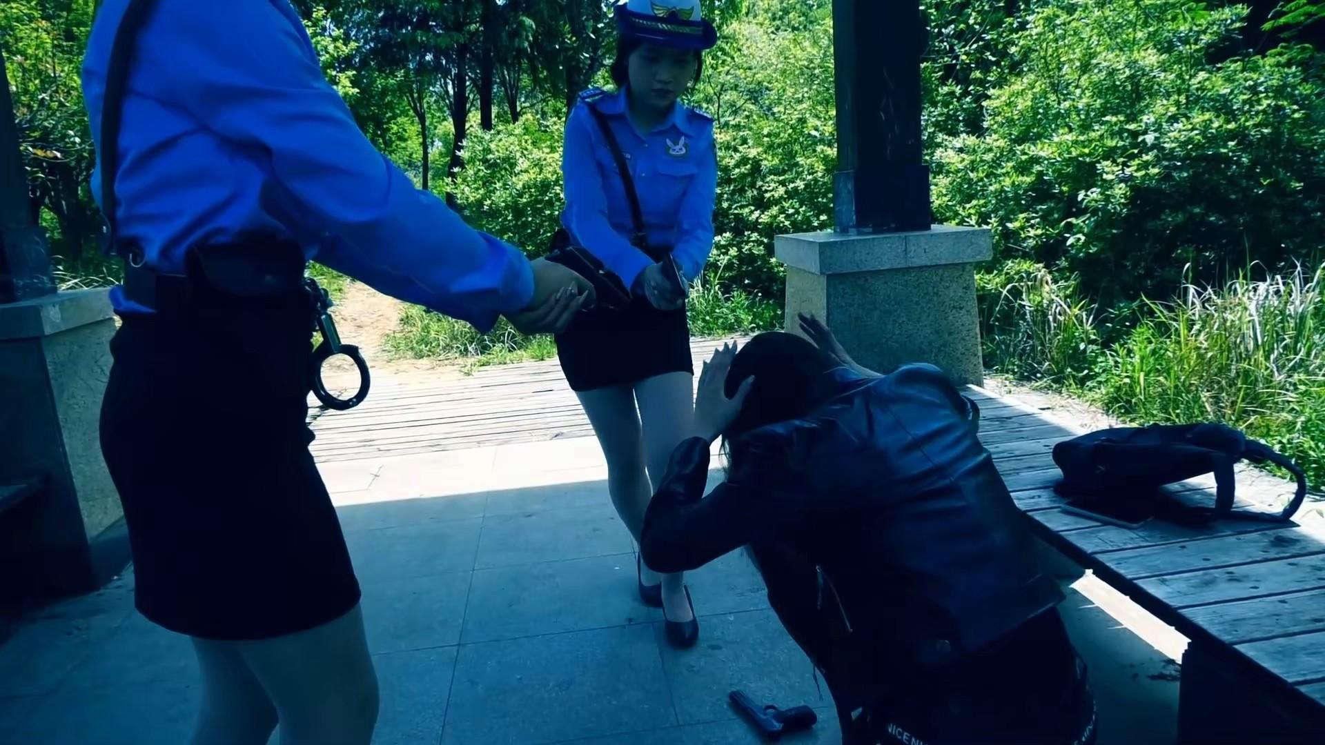 定拍转公映《毒网之下，无归之路》 女贩夏晚被捕后在弟弟的劝说下将女枭李娜缉捕归案后两人被判死刑野外执行枪决-5
