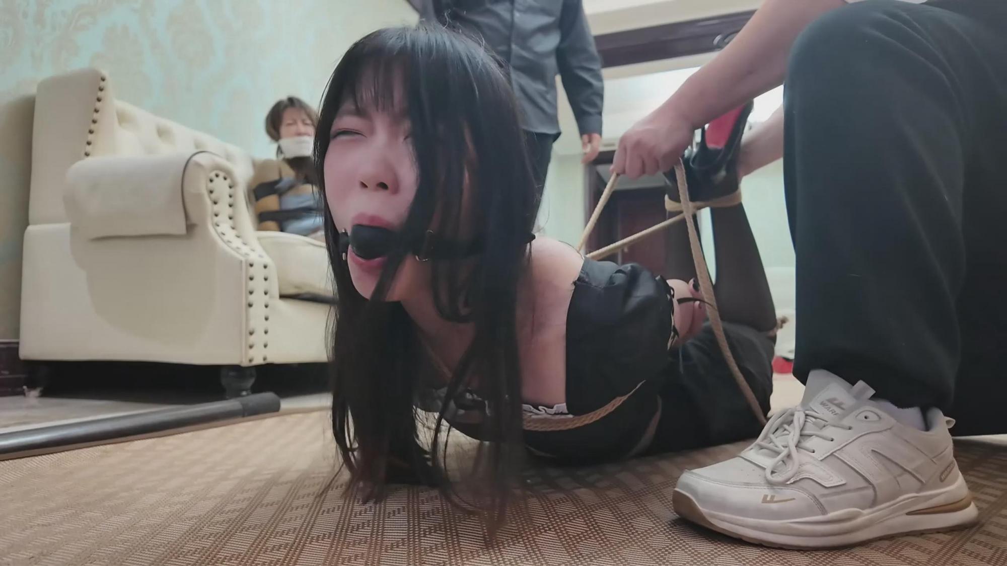 与谁共眠·清清被俘三女“团聚”-5