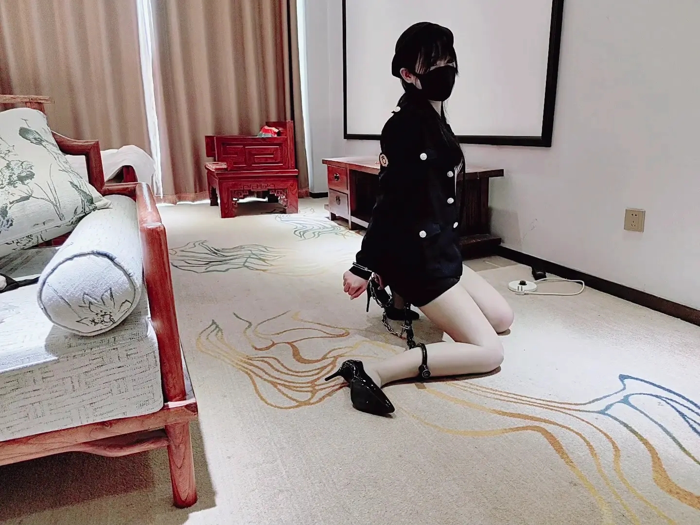 被坏人俘虏RL的可爱女搜查官，可爱的小面包J服带镣展示，屈辱RL-7