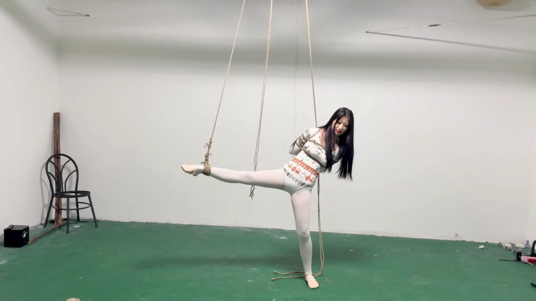 媚娘工作室-少妇后妈虐练继女-1