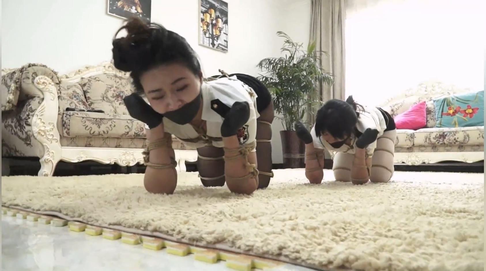 king定拍《性感诱惑犬缚合集》4位美女的犬缚合集-5