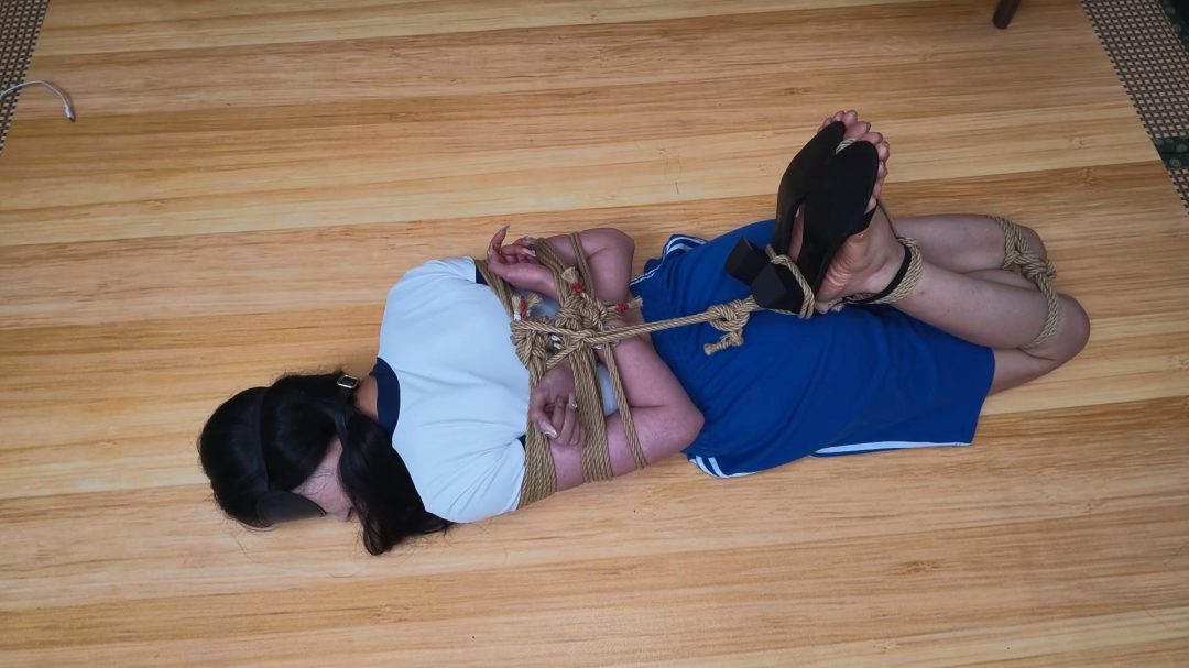 【紧缚实验室】【第八期】】【雅熙】性感女神雅熙 蒙眼堵嘴 驷马伏地剧烈挣扎！-3