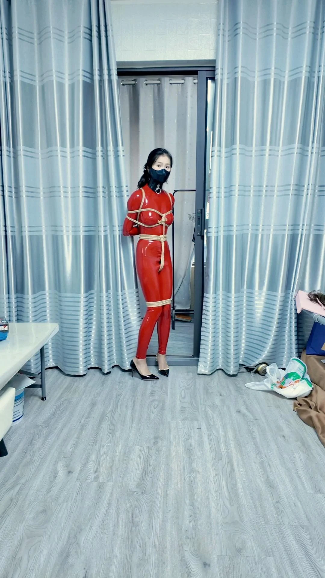 文慧人生第一次胶衣！日式捆膝吊脖子-7