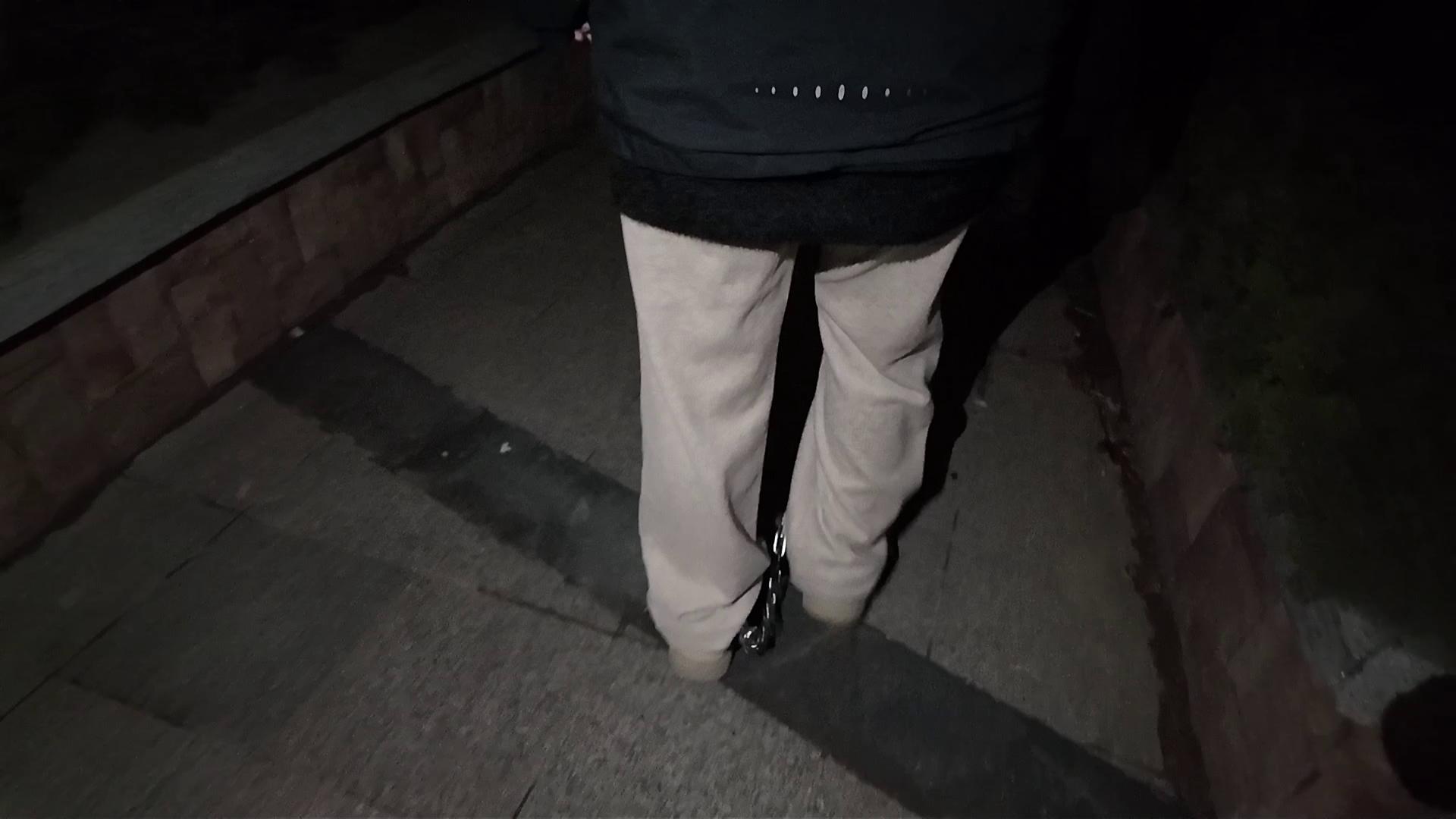 青柠在外面自己带上脚铐，行走的限制，走一会就受不了想回家了-5