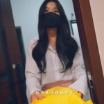 《OL的游戏4》OL错收邻居快递，好心送上门却被猥琐邻居诱拐，一圈一圈绑住腿听OL骚叫，疯狂抚摸丝袜腿和裆部，享受女人的恐惧和哭泣，女OL不停抖动
