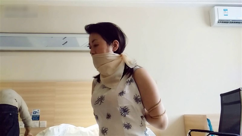 一个爱缚旗袍少妇的私密一天-2