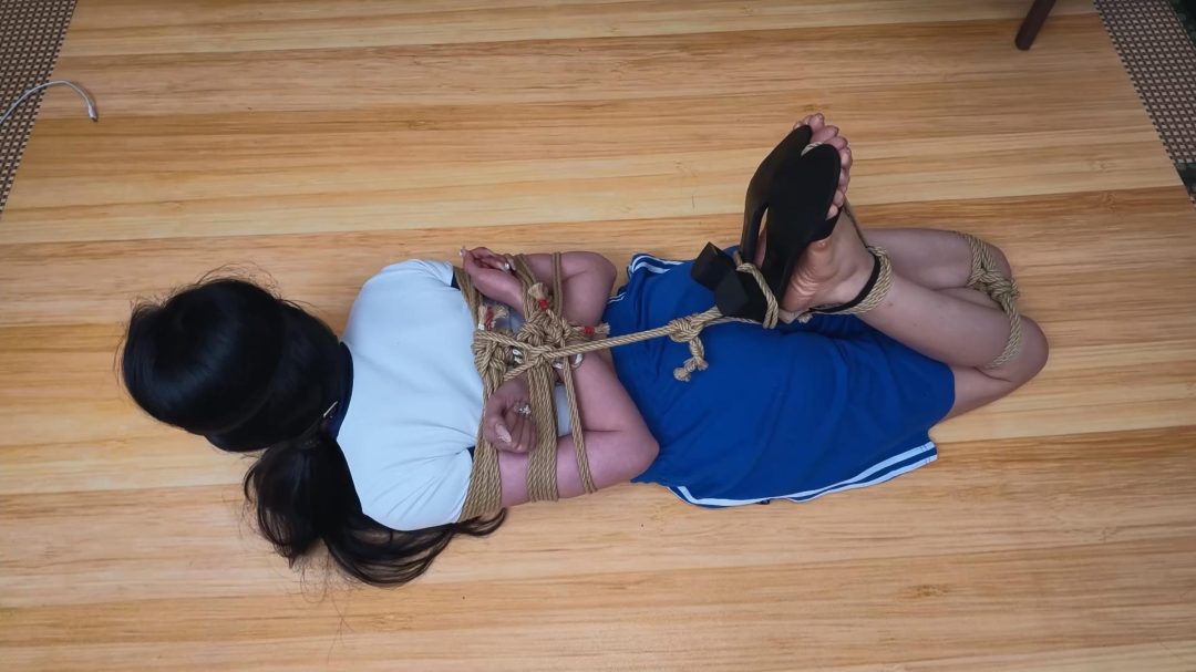 【紧缚实验室】【第八期】】【雅熙】性感女神雅熙 蒙眼堵嘴 驷马伏地剧烈挣扎！-5