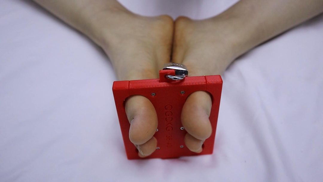 趾间艺束工作室 贝儿宿舍脚趾锁自缚 被同事发现玩弄 挠脚挠全身TK 手铐脚铐脚趾锁 全网首发新道具!能锁住全部脚趾的道具来啦!-3 趾间艺束工作室 贝儿宿舍脚趾锁自缚 被同事发现玩弄 挠脚挠全身TK 手铐脚铐脚趾锁 全网首发新道具!能锁住全部脚趾的道具来啦!-3