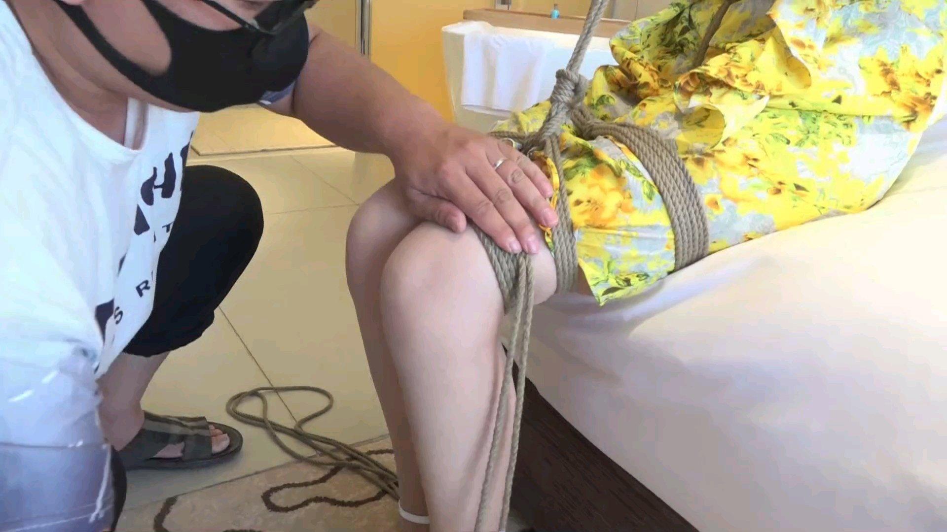 柳洋浴室调教 湿身诱惑，黄色战袍，股绳，肉丝超紧缚-2