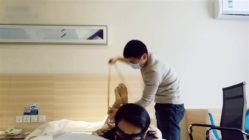 一个爱缚旗袍少妇的私密一天-3
