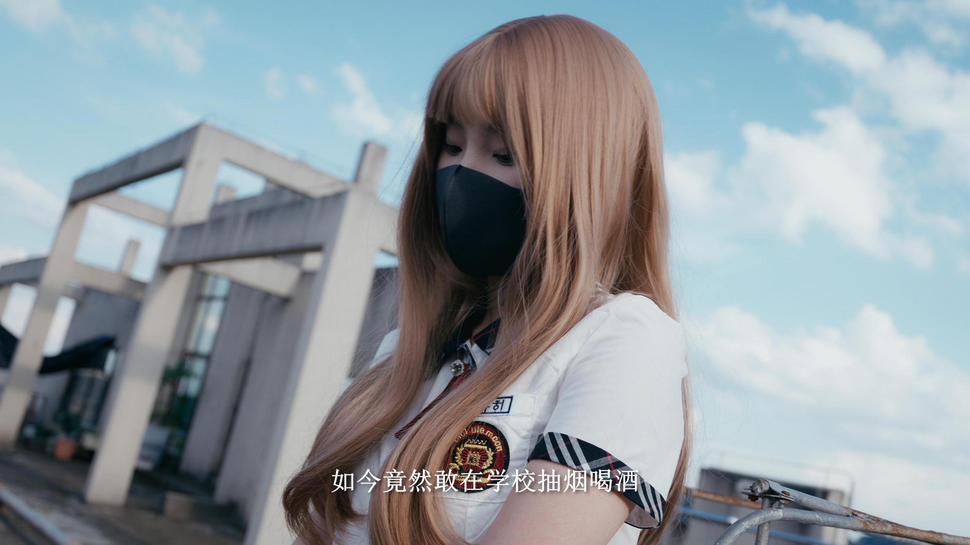 【悠米】《校园章之叛逆少女》叛逆少女脱衣威胁老师反被设计迷晕后被关在杂物间，全身被绑住，后又被吊绑罚站在学校的天台上，玩具固定，各种刺激……-4