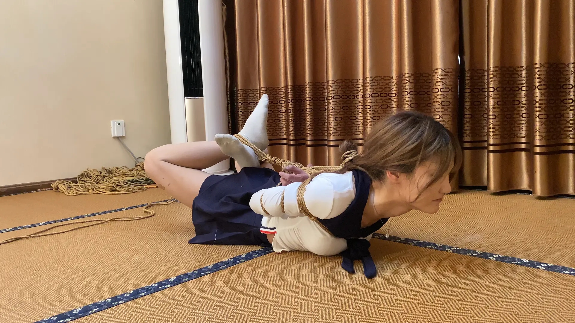 幼师 体验超级紧的五花驷马 身体接近半圆-7
