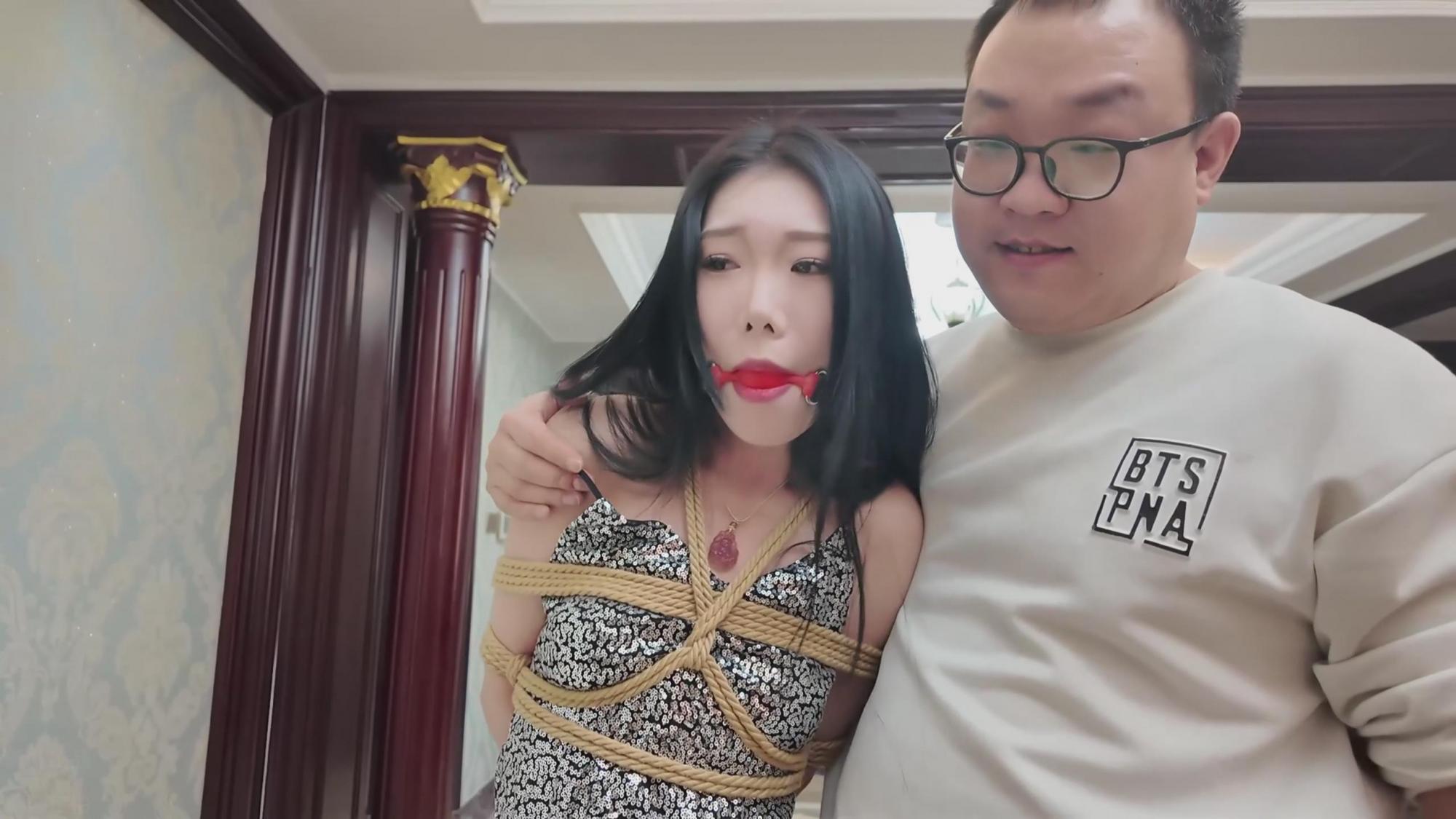 与谁共眠·清清被俘三女“团聚”-2
