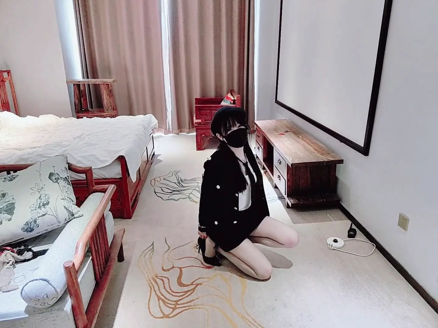 被坏人俘虏RL的可爱女搜查官，可爱的小面包J服带镣展示，屈辱RL-2