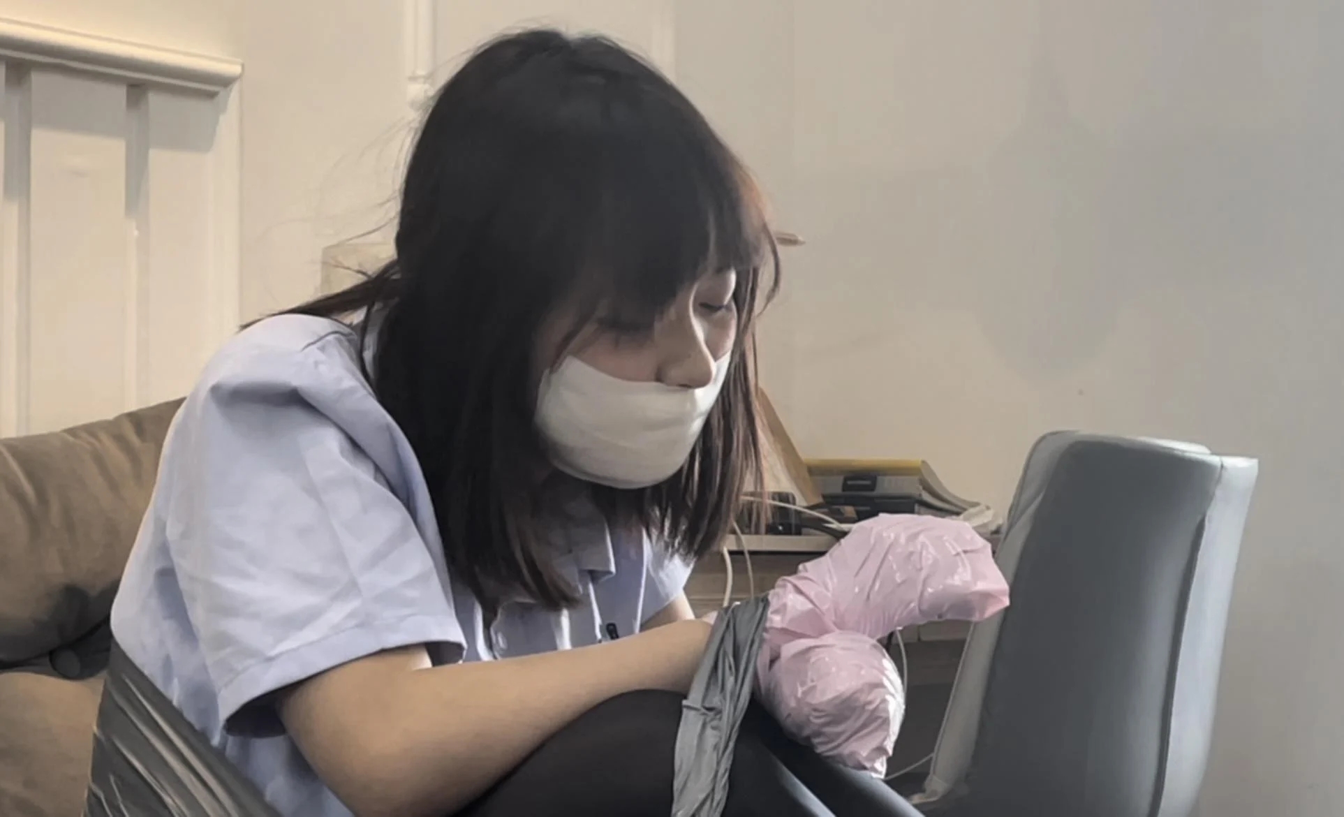 【小诺】灰色胶带的捆绑+黑色油丝挣扎-1