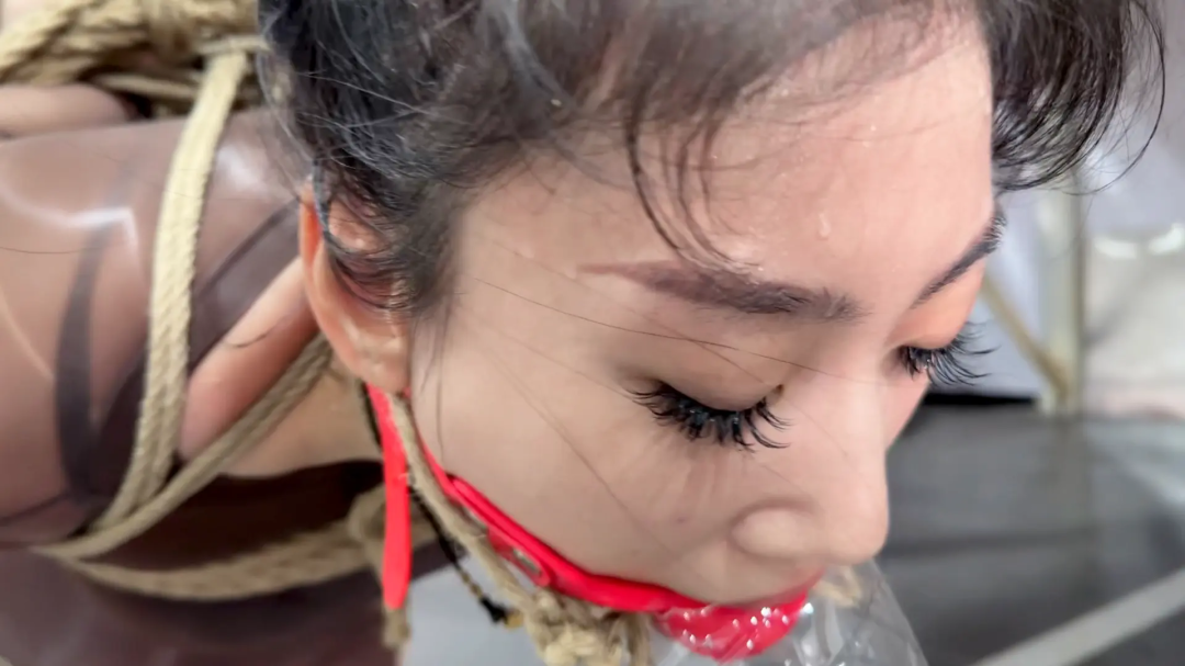 媚娘工作室-后高手接口水+倒吊惩罚-1