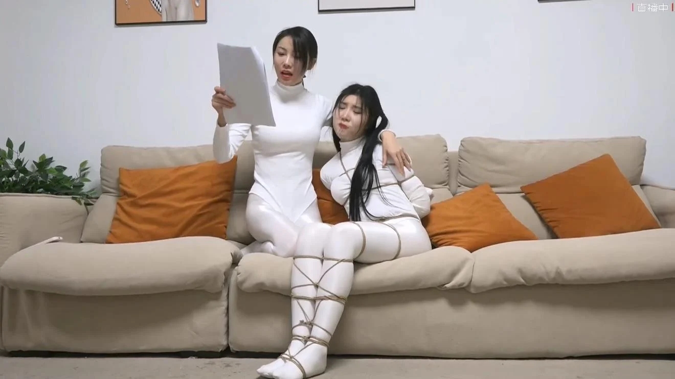 king定拍合集《女奴直播间系列1-3合集》超密集剧情调教玩弄 全程都是台词配上字幕 美-2