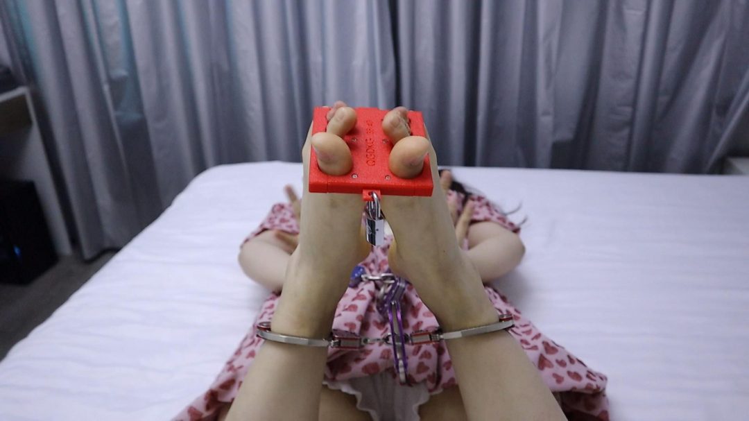 趾间艺束工作室 贝儿宿舍脚趾锁自缚 被同事发现玩弄 挠脚挠全身TK 手铐脚铐脚趾锁 全网首发新道具!能锁住全部脚趾的道具来啦!-9 趾间艺束工作室 贝儿宿舍脚趾锁自缚 被同事发现玩弄 挠脚挠全身TK 手铐脚铐脚趾锁 全网首发新道具!能锁住全部脚趾的道具来啦!-9