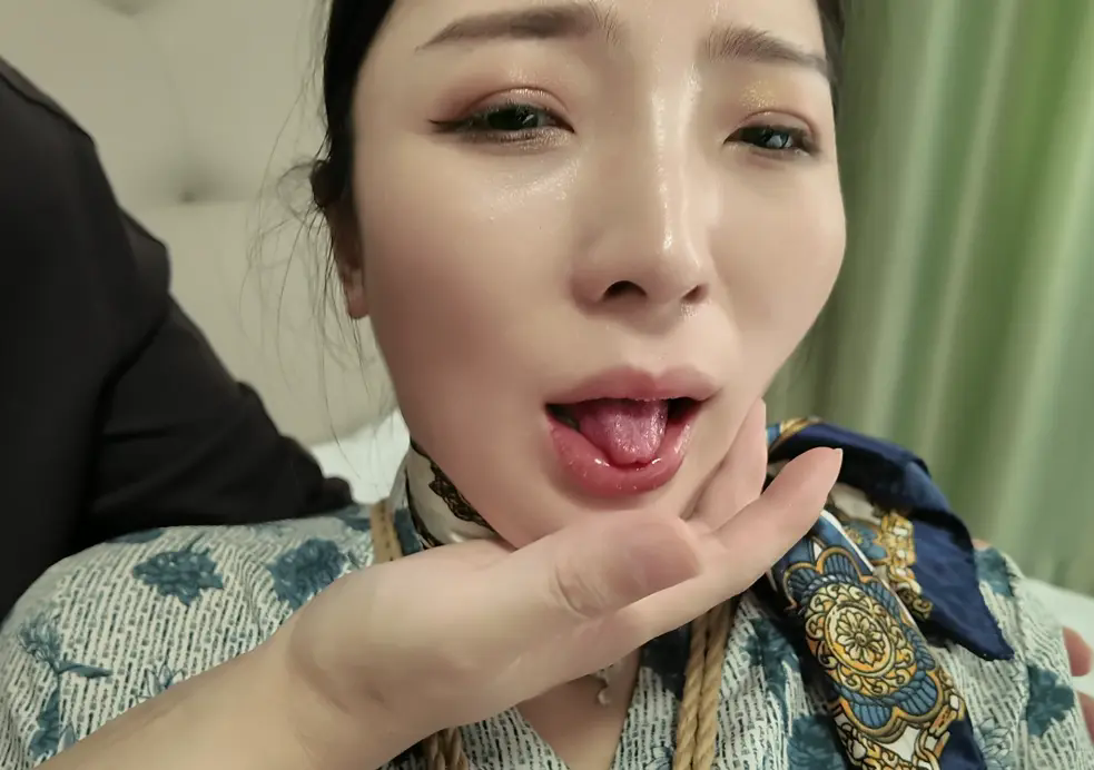 随心原创 空姐的债务危机 没钱还账被债主玩弄 最后装箱带走-3