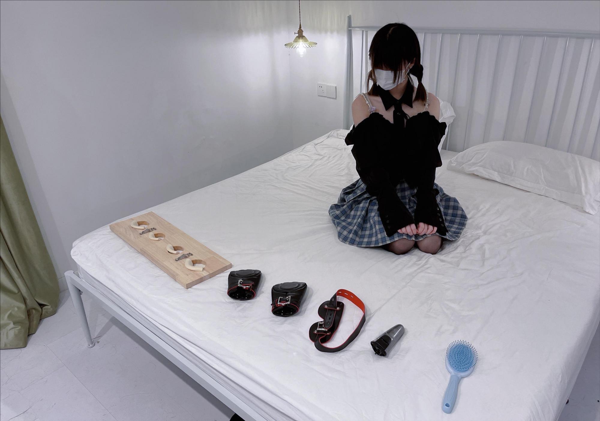 茶茶白丝死库水硬核驷马TK-双马尾萝莉白丝足底实验TK专场~雪糕受难记！-1