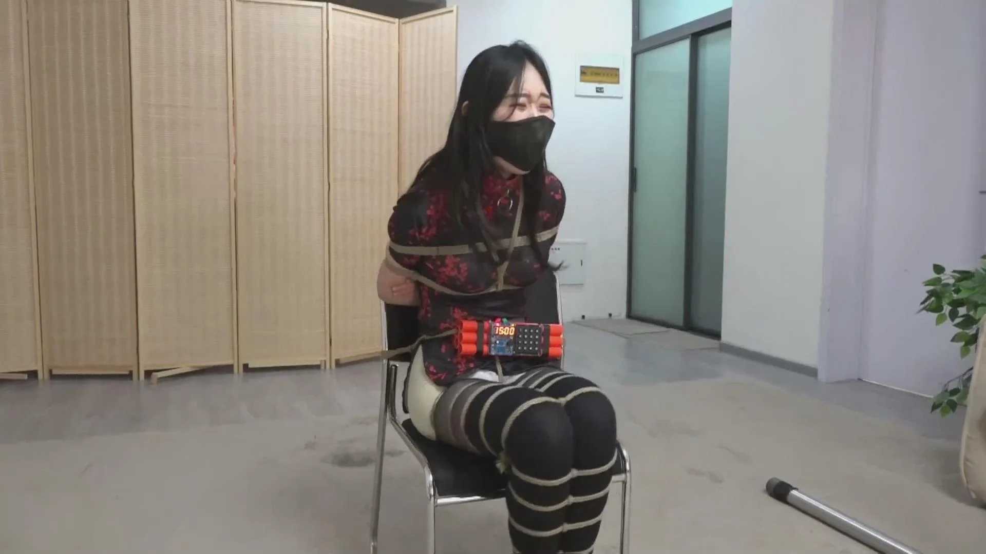 猎美陷阱·馨菲大小姐的限时逃生游戏-1