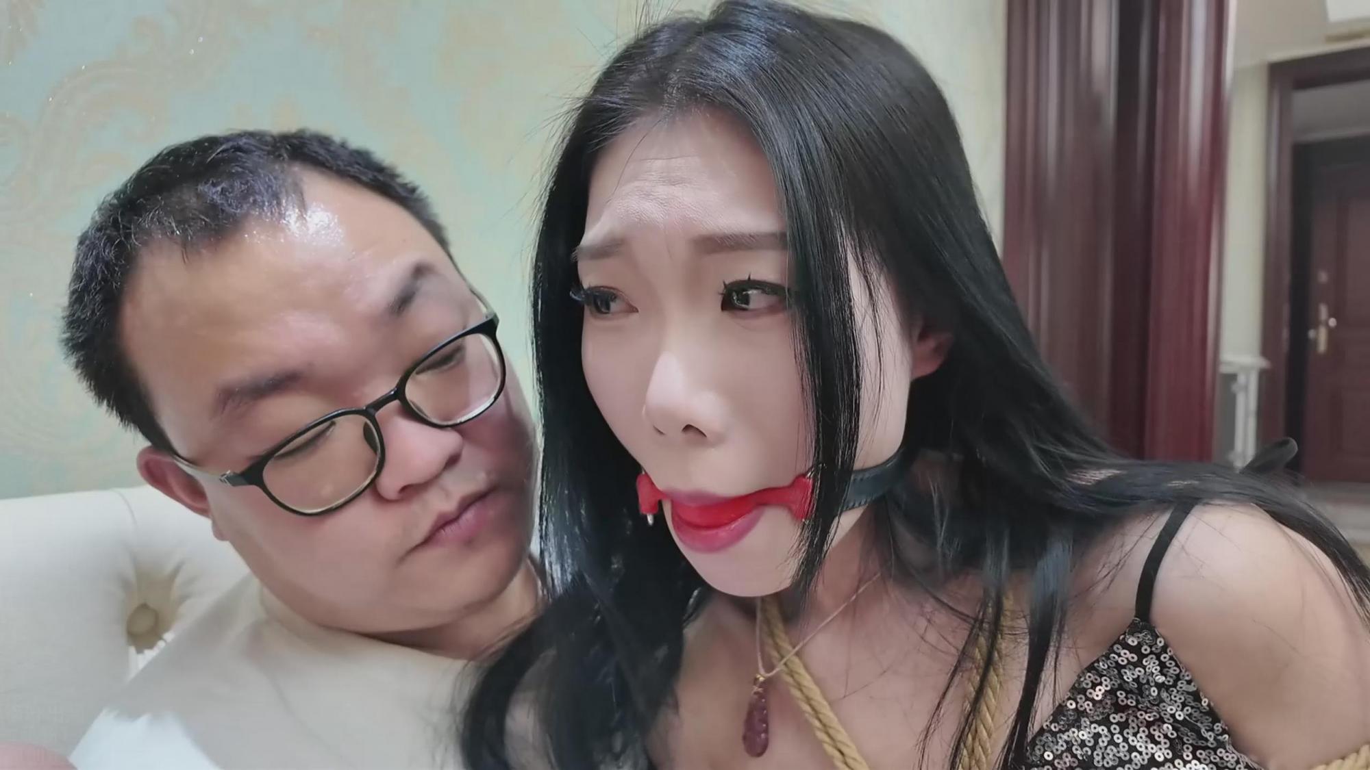 与谁共眠·清清被俘三女“团聚”-1